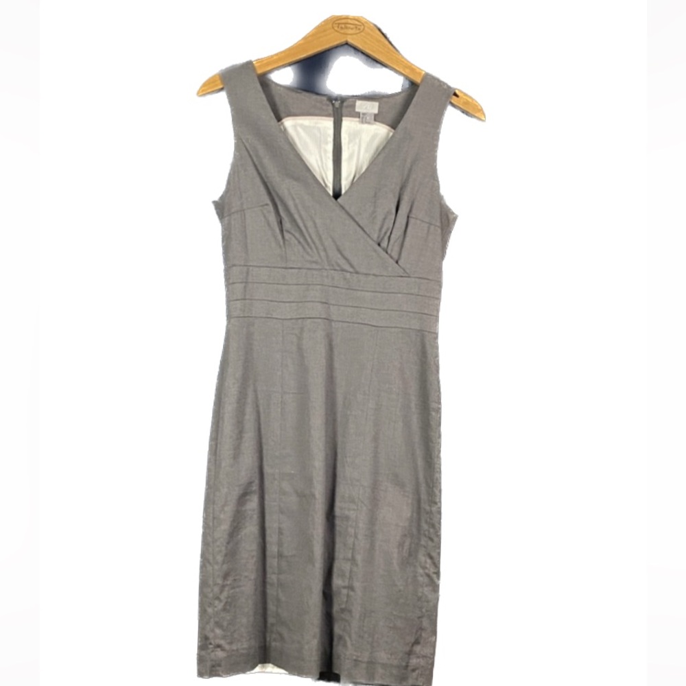 H&M Sleeveless V-Neck Dress